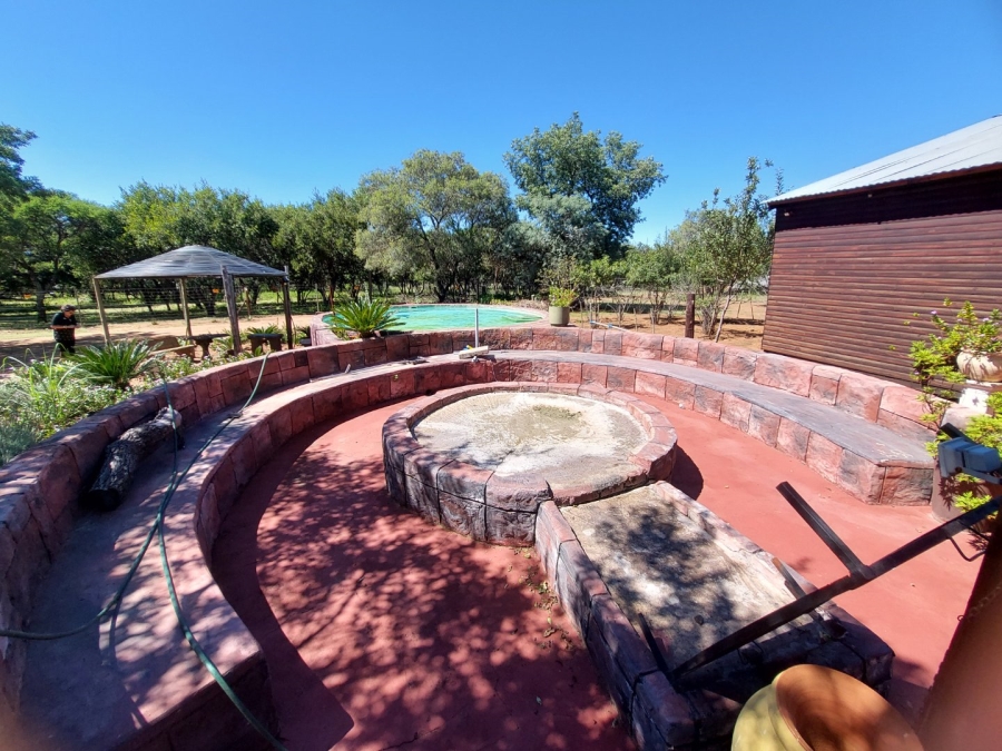6 Bedroom Property for Sale in Zoutpansdrift North West